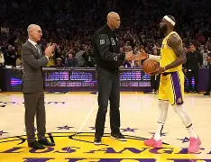 开云手机在线登陆-洛杉矶湖人队接近nba第一防守悍将